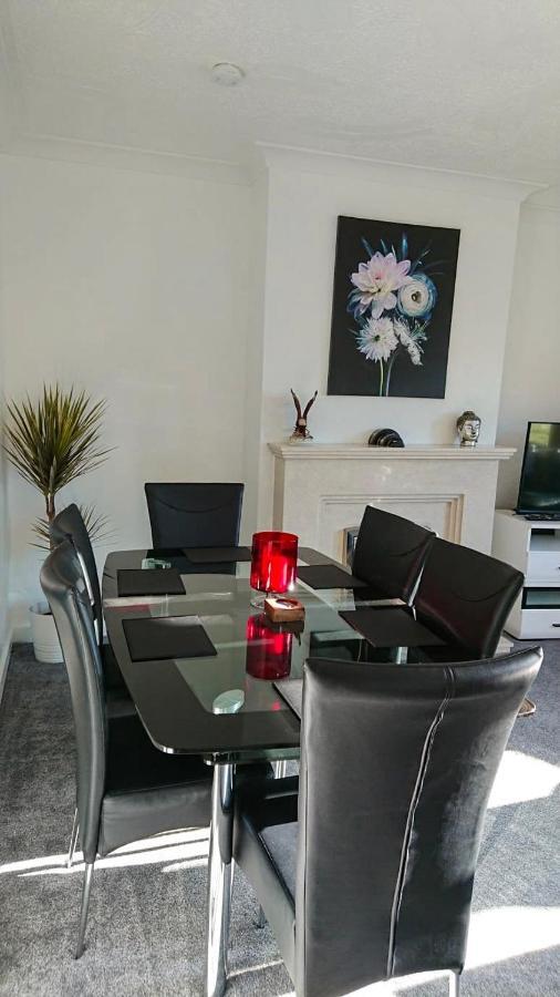 Carnock Road Apartment - Silverburn Shopping Centre กลาสโกว์ ภายนอก รูปภาพ