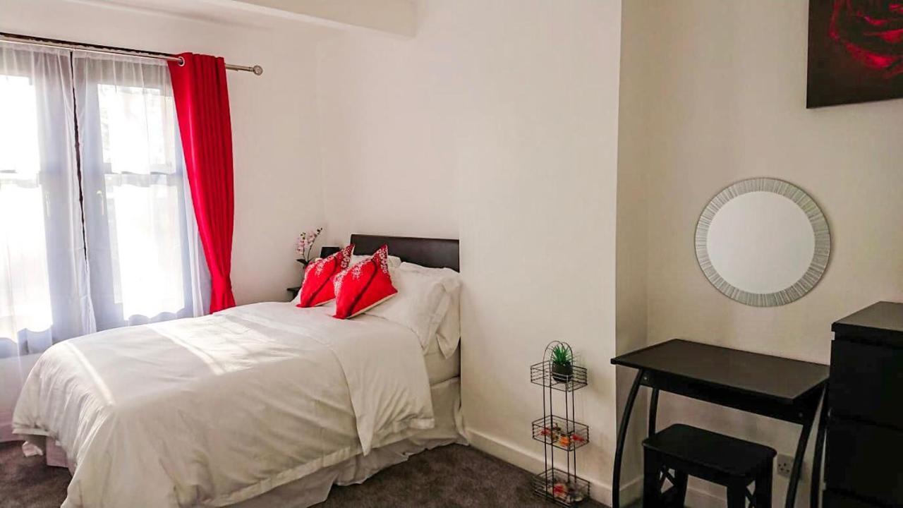 Carnock Road Apartment - Silverburn Shopping Centre กลาสโกว์ ภายนอก รูปภาพ