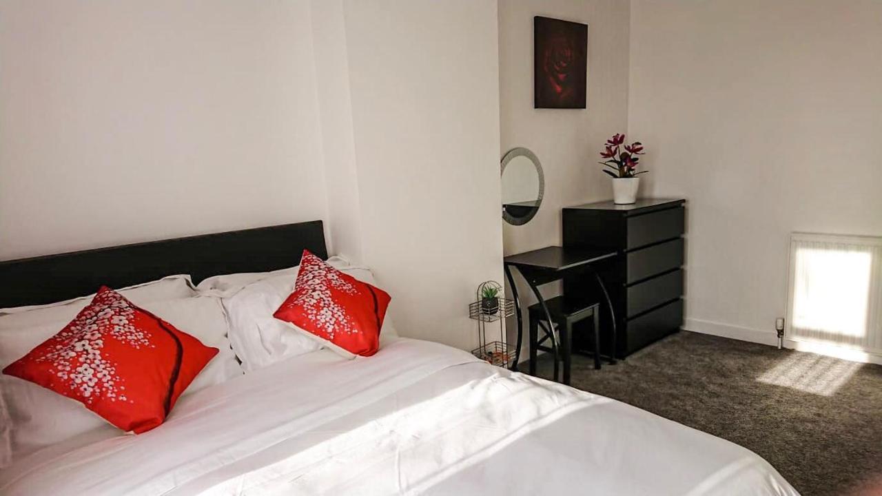 Carnock Road Apartment - Silverburn Shopping Centre กลาสโกว์ ภายนอก รูปภาพ