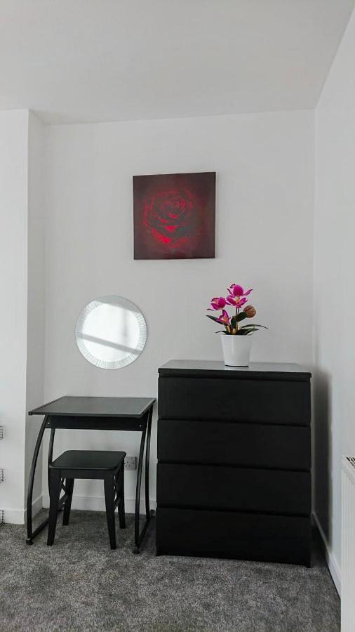 Carnock Road Apartment - Silverburn Shopping Centre กลาสโกว์ ภายนอก รูปภาพ